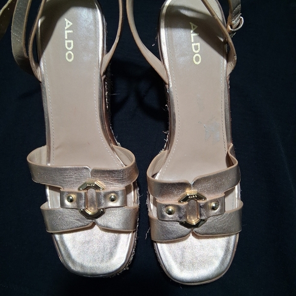 Aldo Tan and Gold Sandals with Strappy Design - Picture 4 of 8